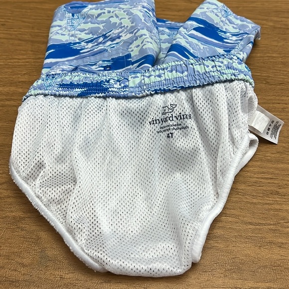 Vineyard Vines boys swim trunks size 4T in EUC - Picture 5 of 7